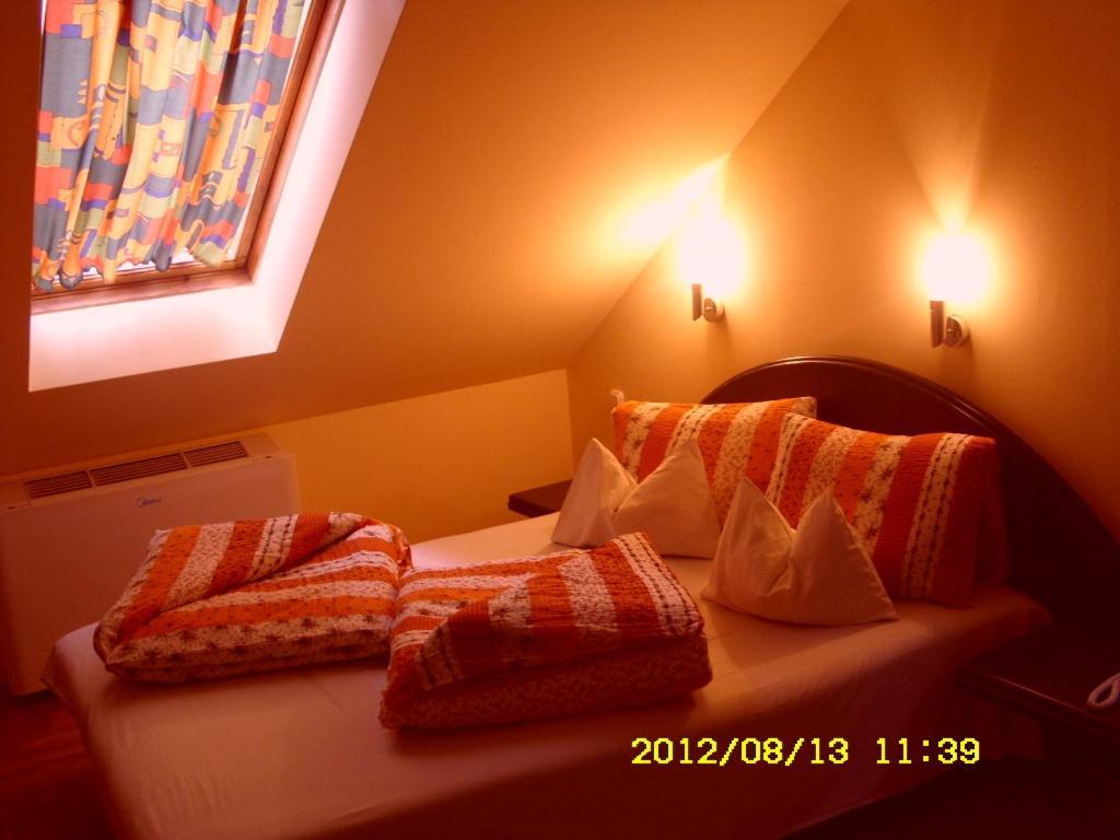 ホテルKorona Szallo ナジカニジャ 部屋 写真