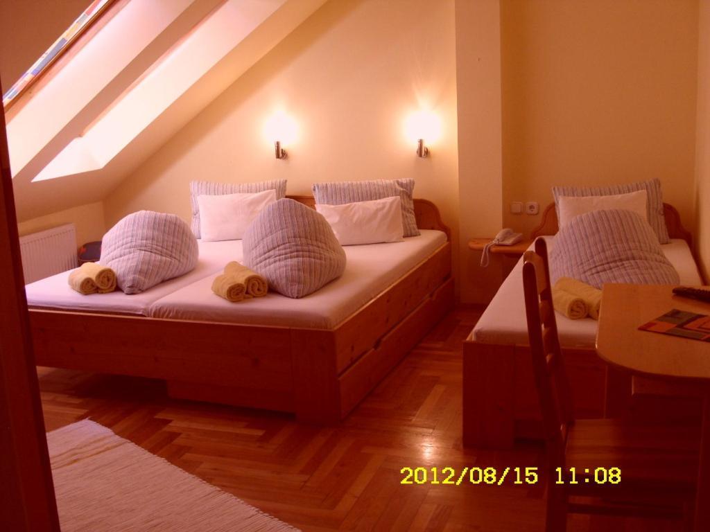 ホテルKorona Szallo ナジカニジャ 部屋 写真